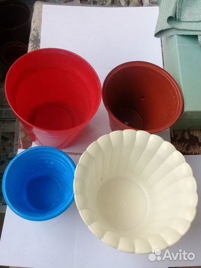 Горшки пластмассовые и кашпо