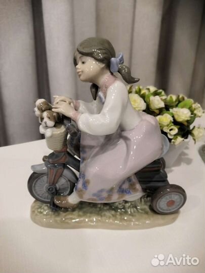 Lladro статуэтка Испания, девочка на велосипеде.
