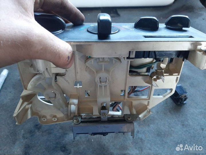 Блок управления отопителем Mitsubishi Mirage