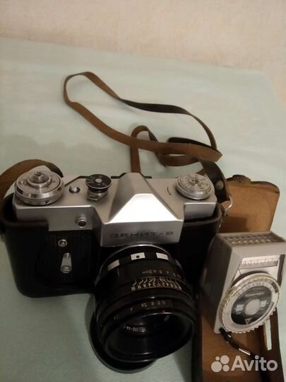 Зеркальный фотоаппарат зенит В с фотовспышкой
