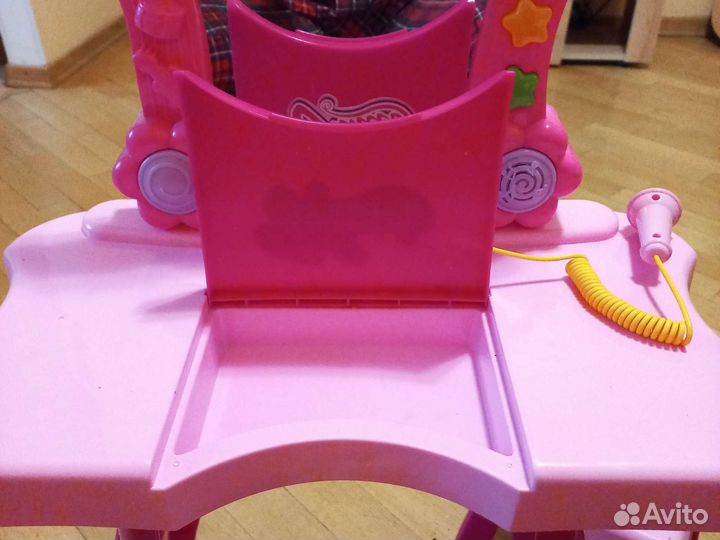 Туалетный стол с зеркалом и стульчик детский