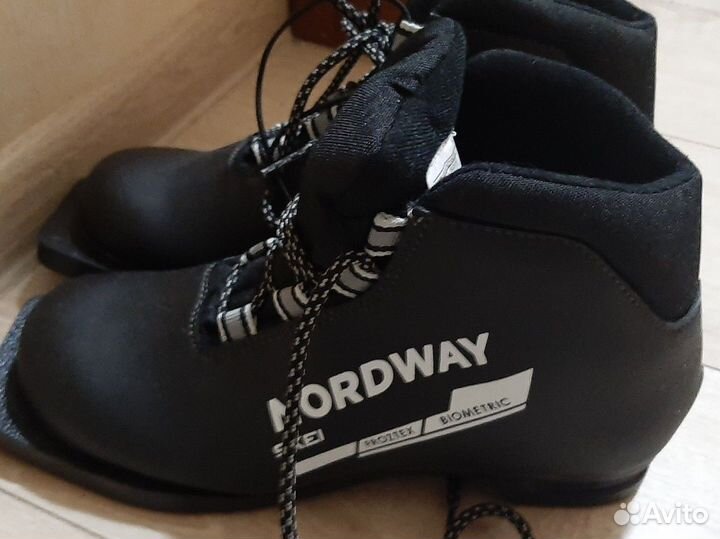 Лыжные ботинки новые 38 размер