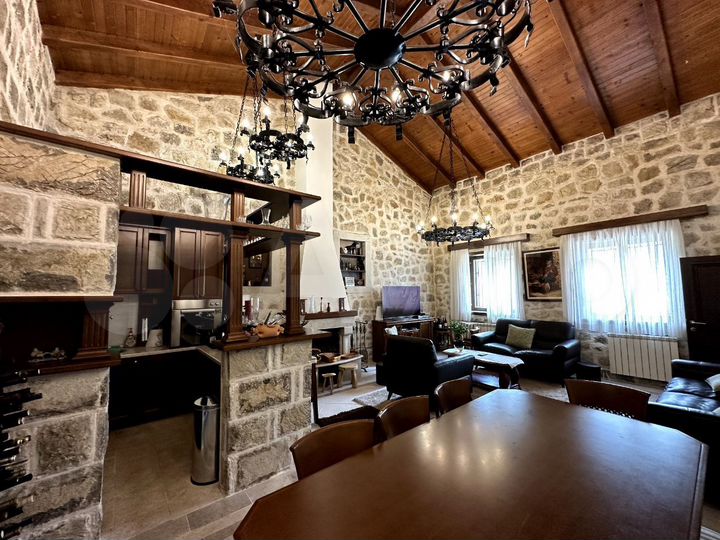 Дом 180 м² на участке 3822 м² (Черногория)