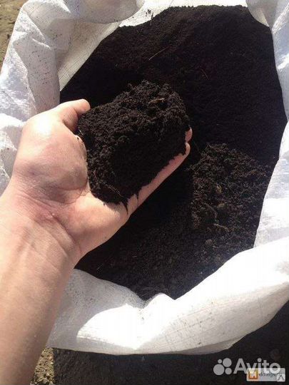 Перегной, песок, земля в мешках и машиной