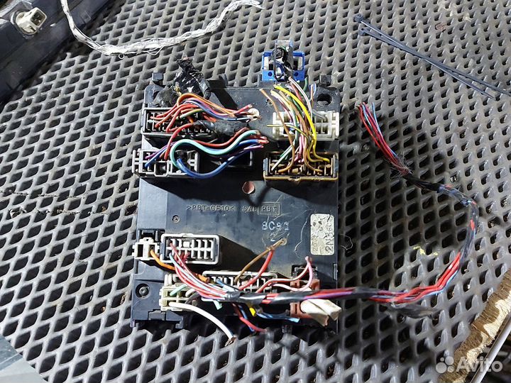 Блок предохранителей Ниссан Альмера Н15 95-00