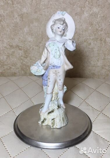 Фарфооовая фигурка