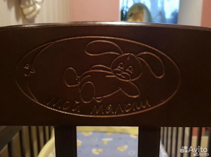 Детская кроватка с поперечным маятником