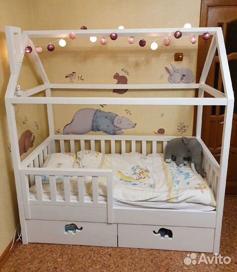 Кровать-домик с лестницей