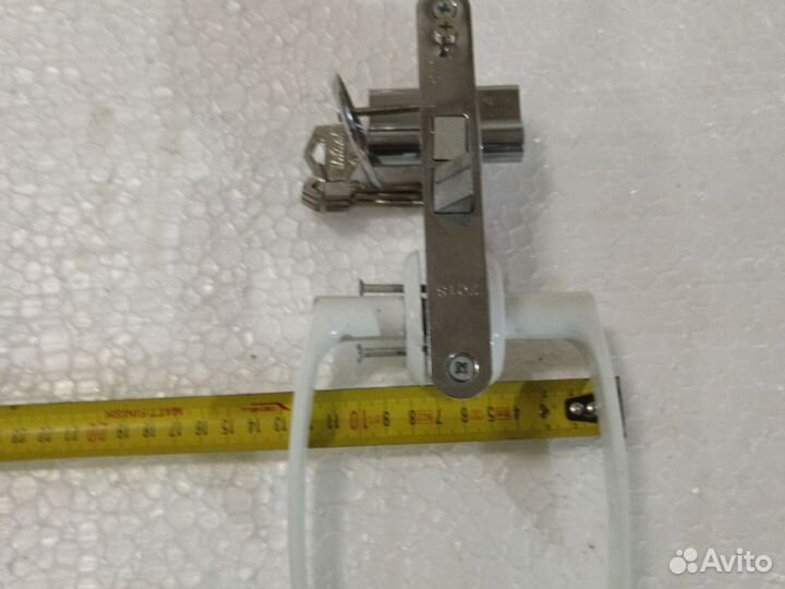 Замок дверной