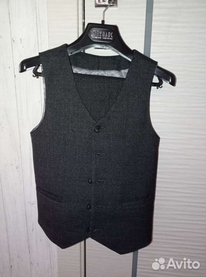 Костюм(жилет+брюки),рубашки Пеплос, туфли кожаные