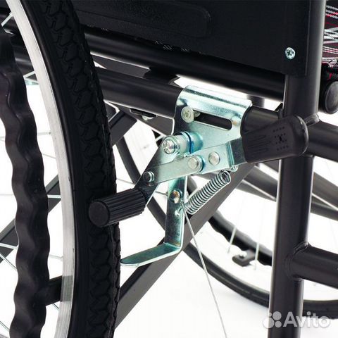 Кресло-коляска с тормозами для сопровождающих