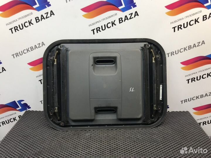 Люк в сборе