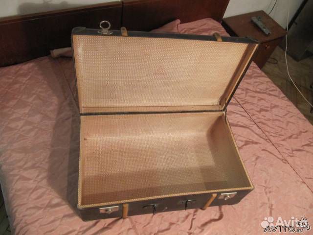 Чемодан чёрный с дугами деревянными