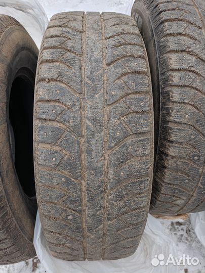 Bridgestone Ice Cruiser 7000 245/70 R16 107