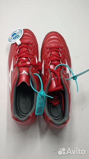 Футбольные бутсы Mizuno