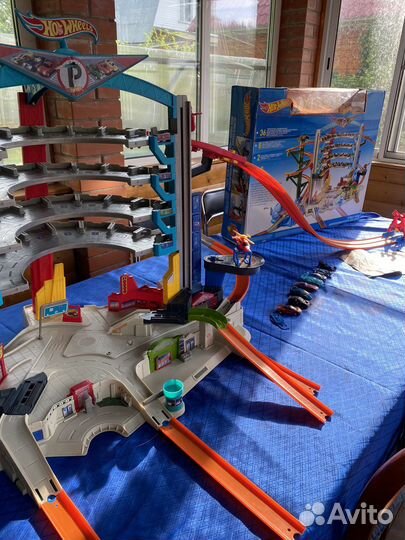 Невообразимый гараж hot wheels