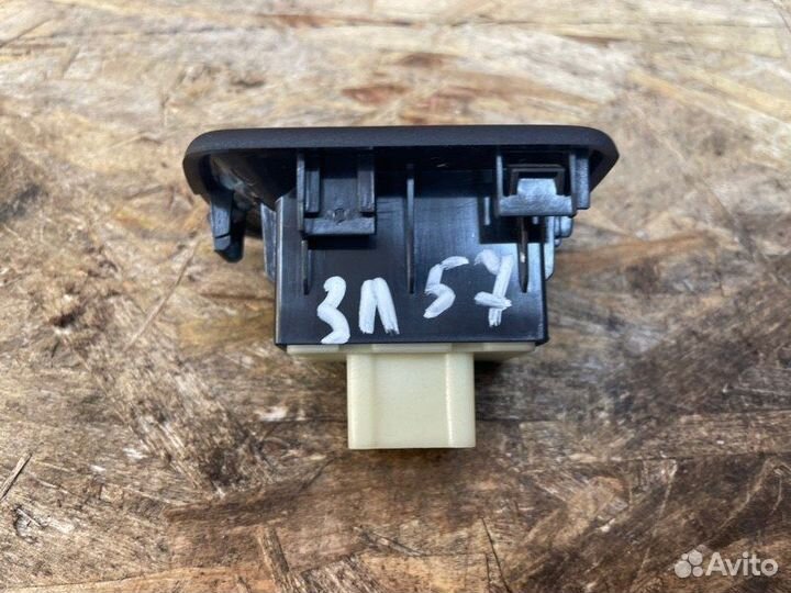 Кнопка стеклоподъемника задняя левая Renault