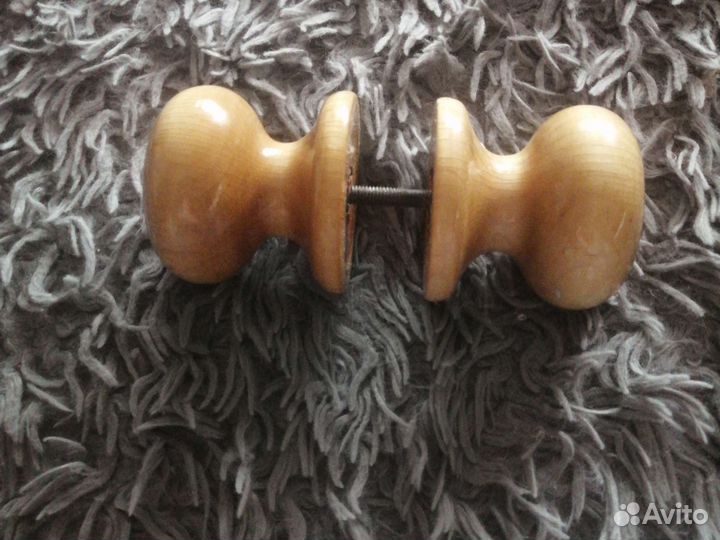 Дверная ручка деревянная