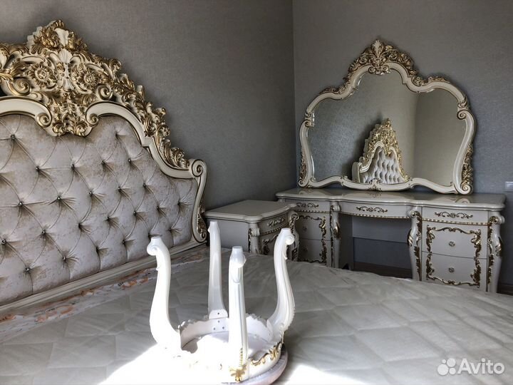 Спальный гарнитур