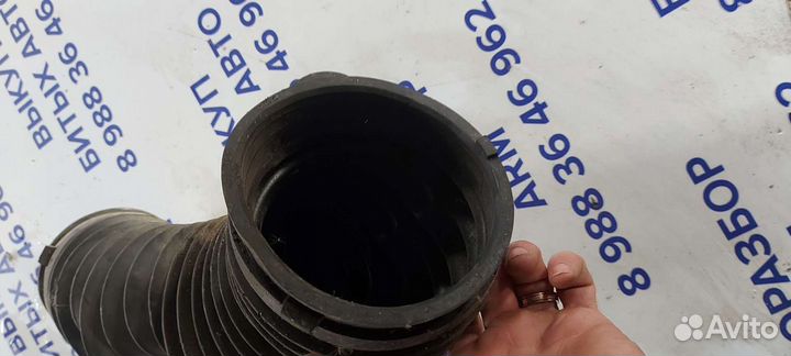 Патрубок воздушного фильтра на Dodge Caravan