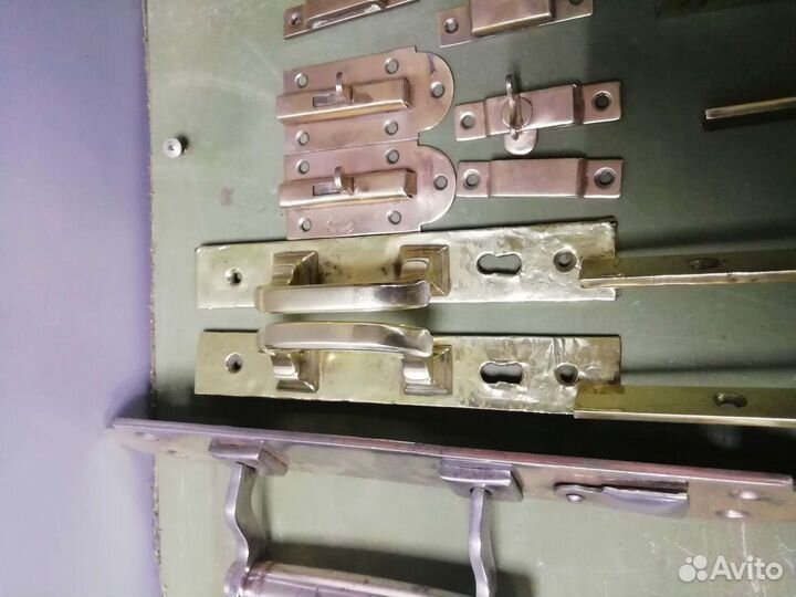 Ручки, шпингалеты, задвижки, замки