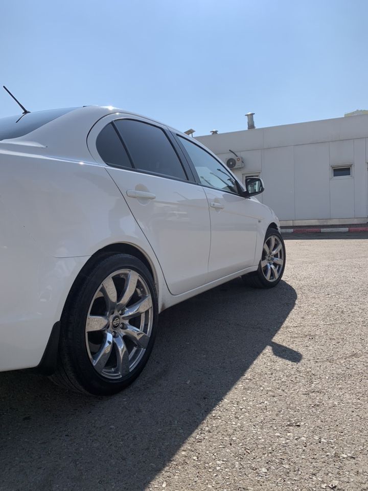 Mitsubishi Lancer: фото владельца