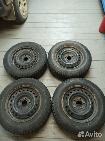 Продаю зимнюю резину на штампованных дисках