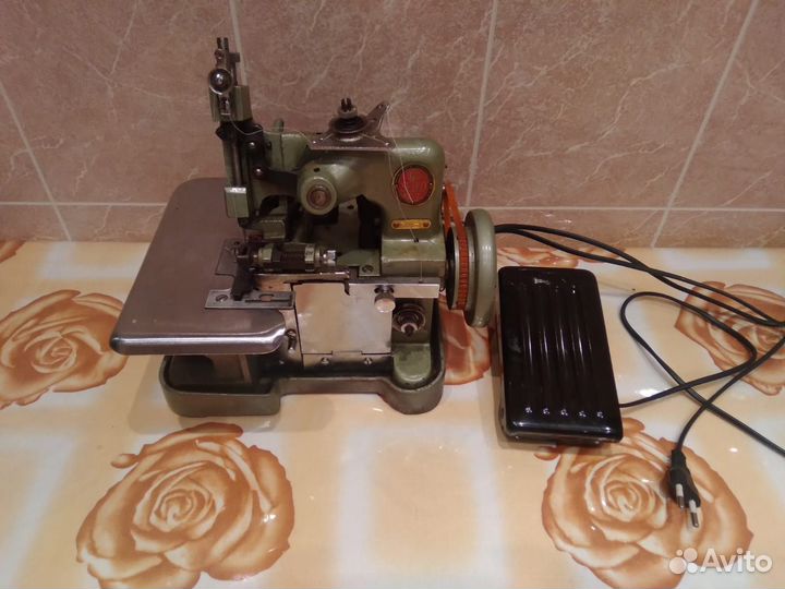 Швейная машинка оверлок