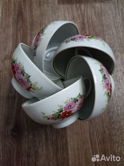 Набор чашка с блюдцами и сахарницей