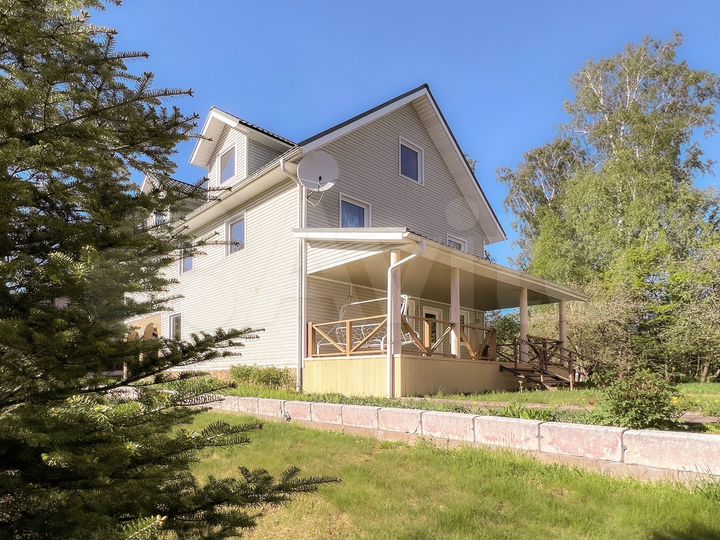 Дом 260,7 м² на участке 20 сот.