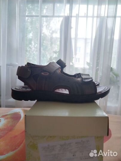 Сандали новые