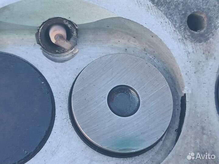 Продам головку от ваз 21115