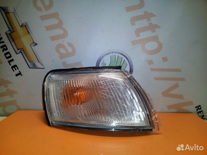Поворотник указатель поворота Toyota Carina E