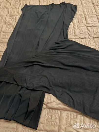 Два черных шарфа