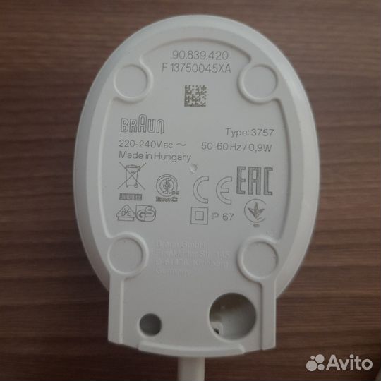 Электрическая зубная щетка oral b D100