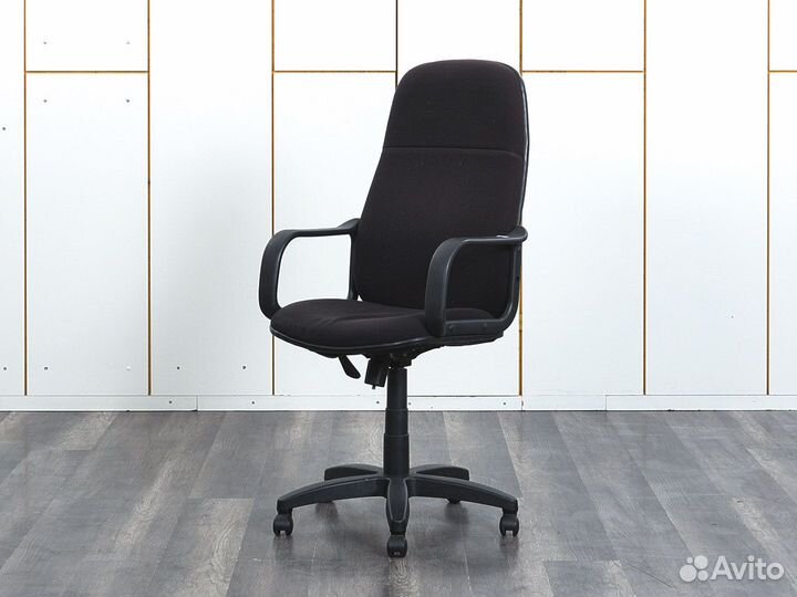 Офисное кресло
