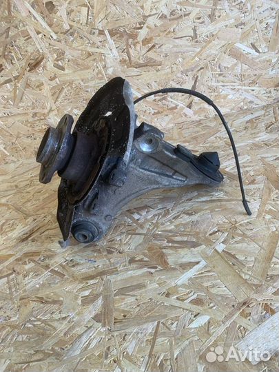 Кулак задний левый Bmw X5 E70 N55B30 2010