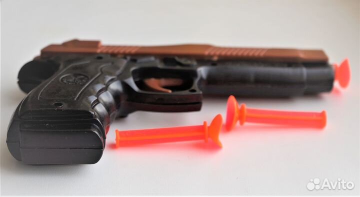 Игрушечный пистолет + 3пульки