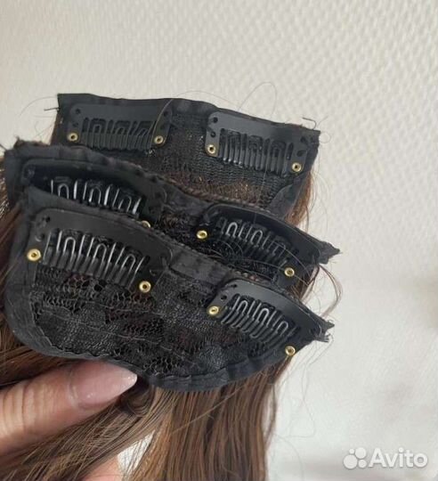 Волосы на заколках