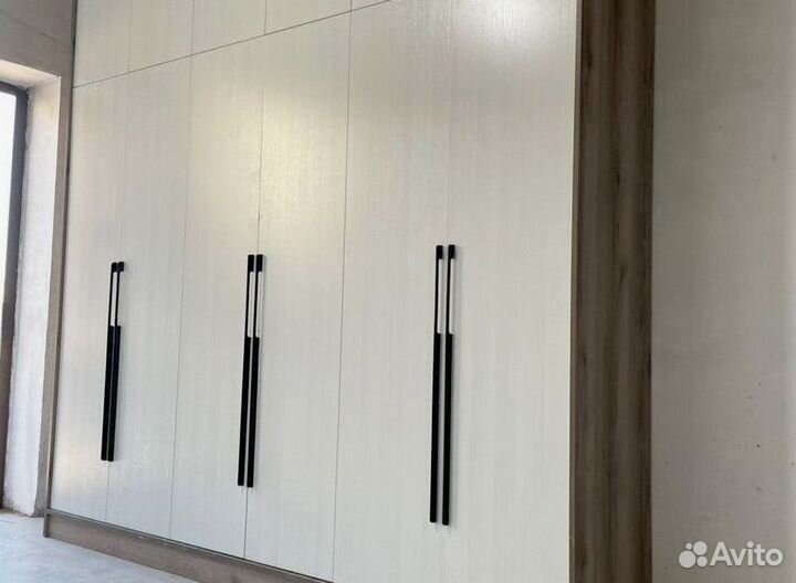 Шкаф встроенный распашной