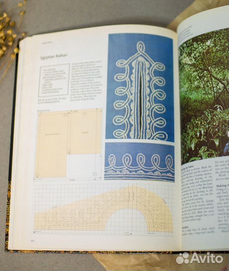 Книга на английском Вышивка народов со всего мира