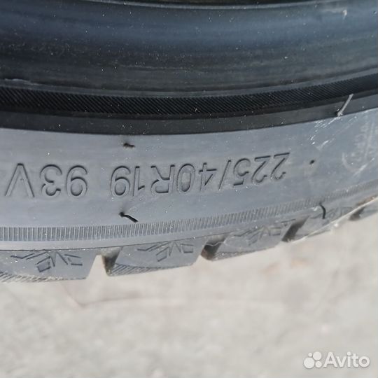 Triangle Snowlink TWT02 225/40 R19