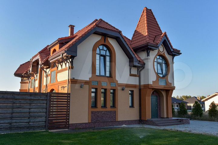 Коттедж 280 м² на участке 13 сот.
