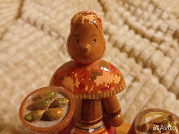 Кукла деревянная