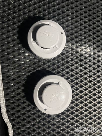 Датчик дыма / Пожарный извещатель сигнализация