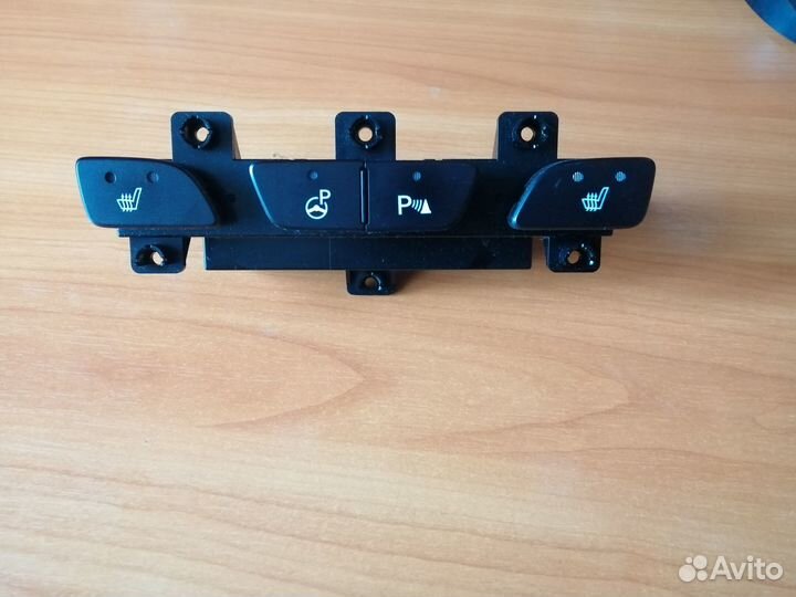 Блок кнопка обогрева руля сидений Hyundai iX35