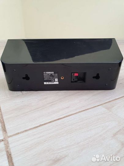 Центральная колонка и колонки окружающего звучания