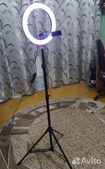 Кольцевая лампа 32см со штативом новая
