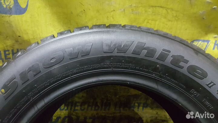 Tri Ace Snow White II 215/60 R16