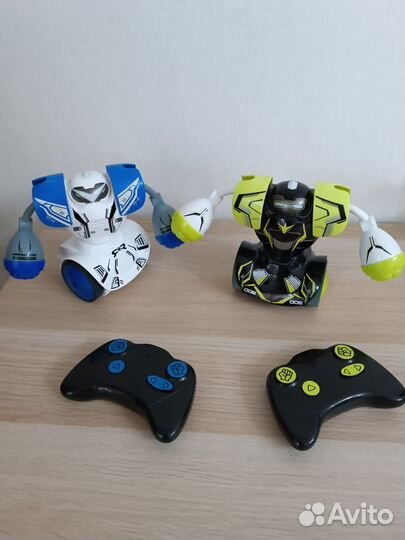 Роботы боксёры на пульте